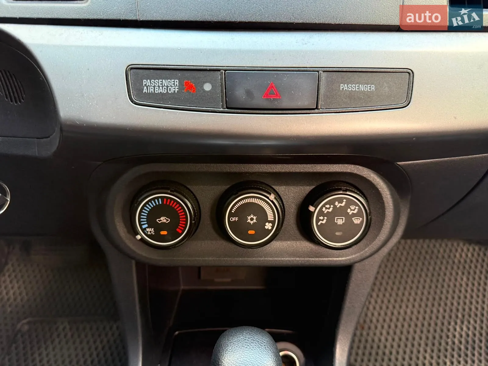 2010 Mitsubishi Lancer - мініатюра 18