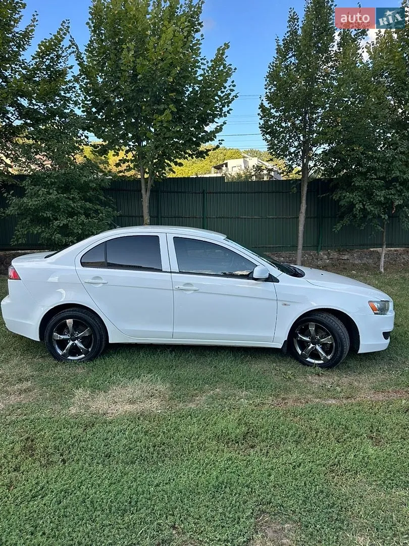 2010 Mitsubishi Lancer - мініатюра 4