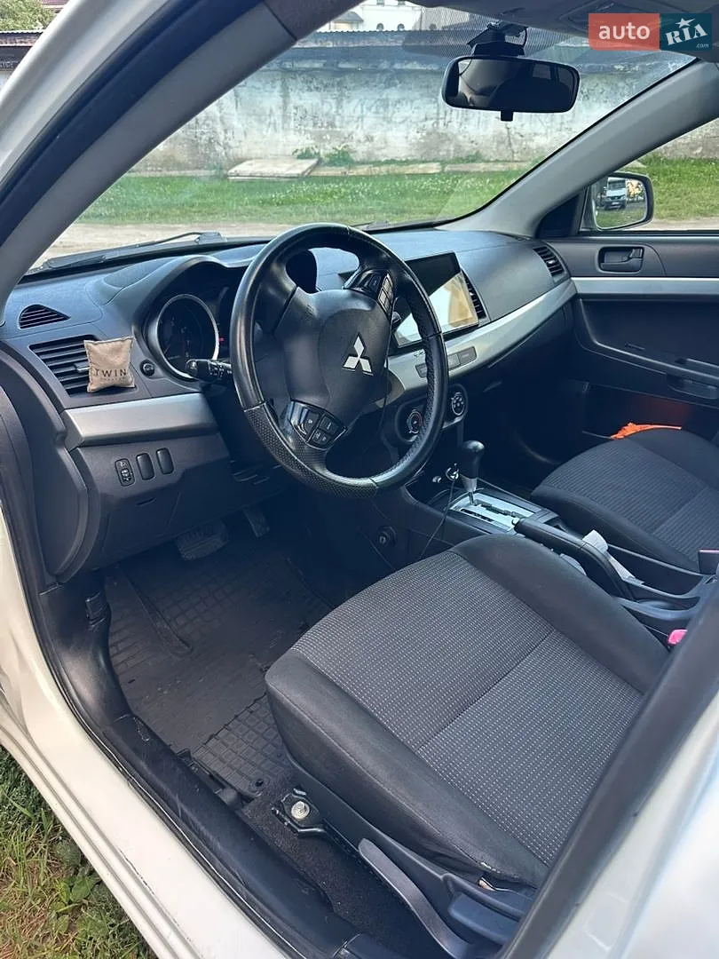 2010 Mitsubishi Lancer - мініатюра 9