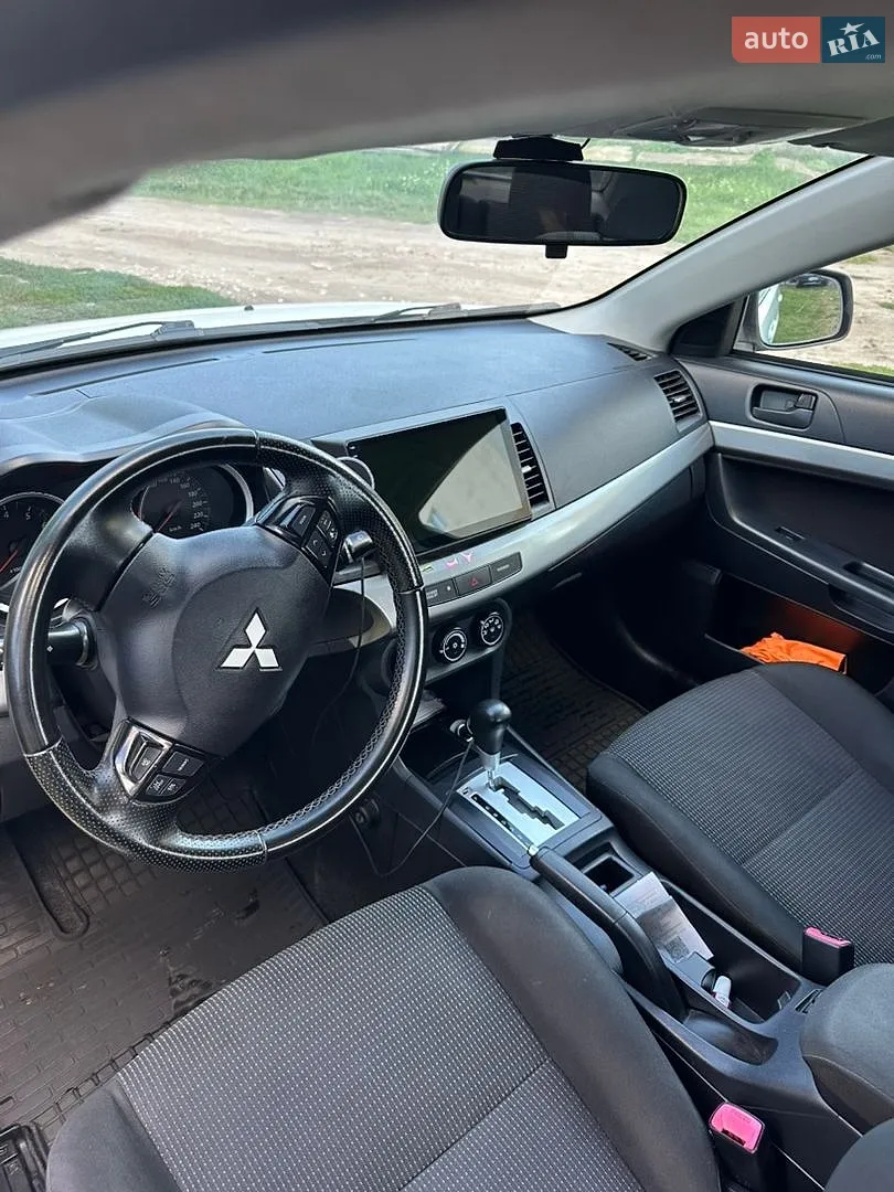 2010 Mitsubishi Lancer - мініатюра 10