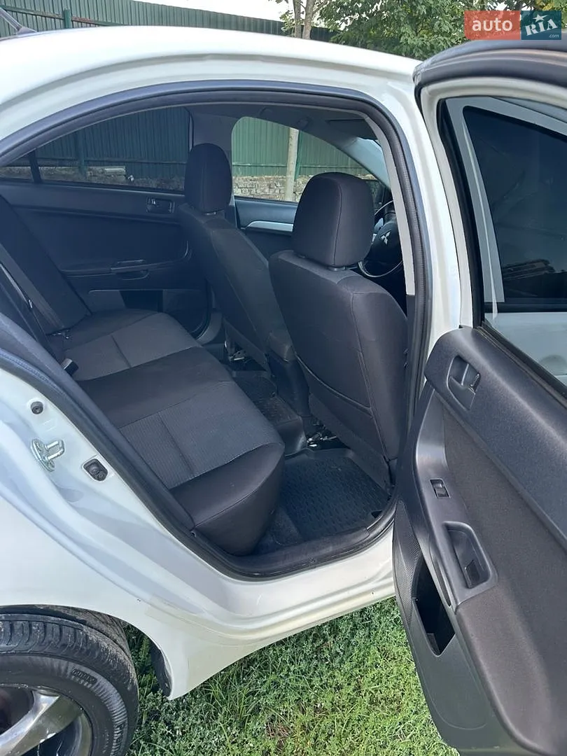 2010 Mitsubishi Lancer - мініатюра 12