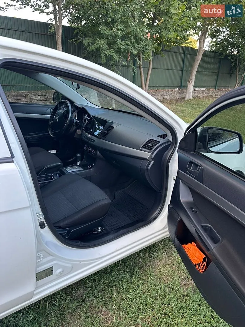 2010 Mitsubishi Lancer - мініатюра 13