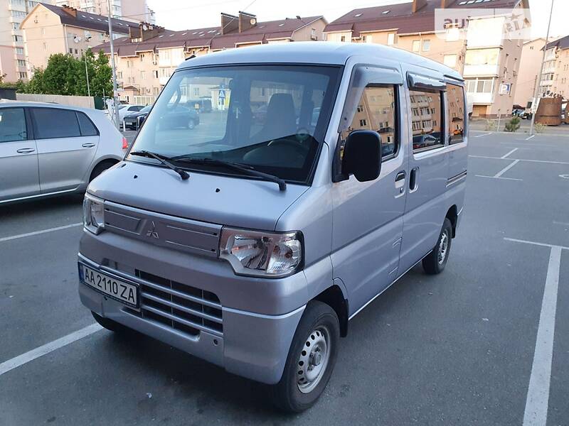 Минивэн Mitsubishi Minicab 2012 в 