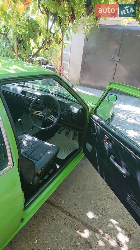 Хэтчбек Mitsubishi Mirage 1980 в Овидиополе