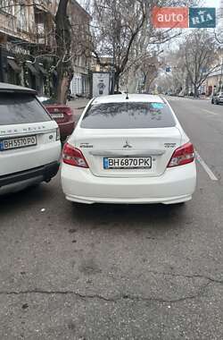 Седан Mitsubishi Mirage 2017 в 