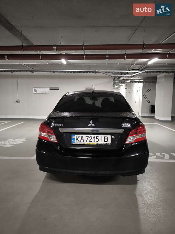 Седан Mitsubishi Mirage 2018 в Киеве