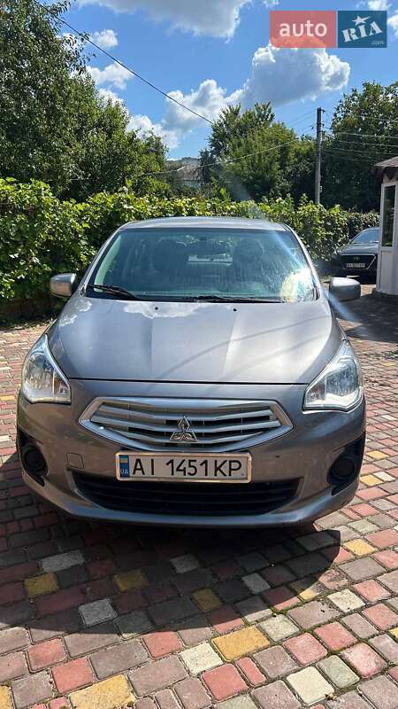 Седан Mitsubishi Mirage 2016 в Киеве
