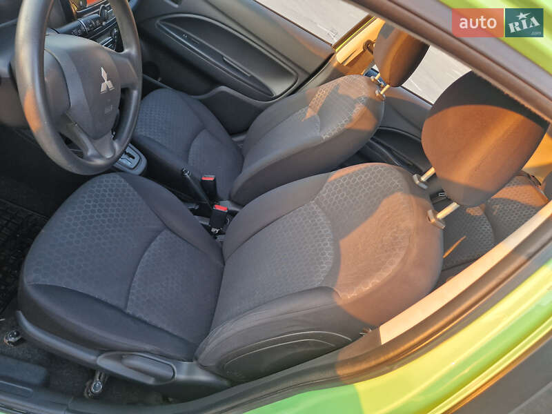 Хетчбек Mitsubishi Mirage 2014 в Кропивницькому