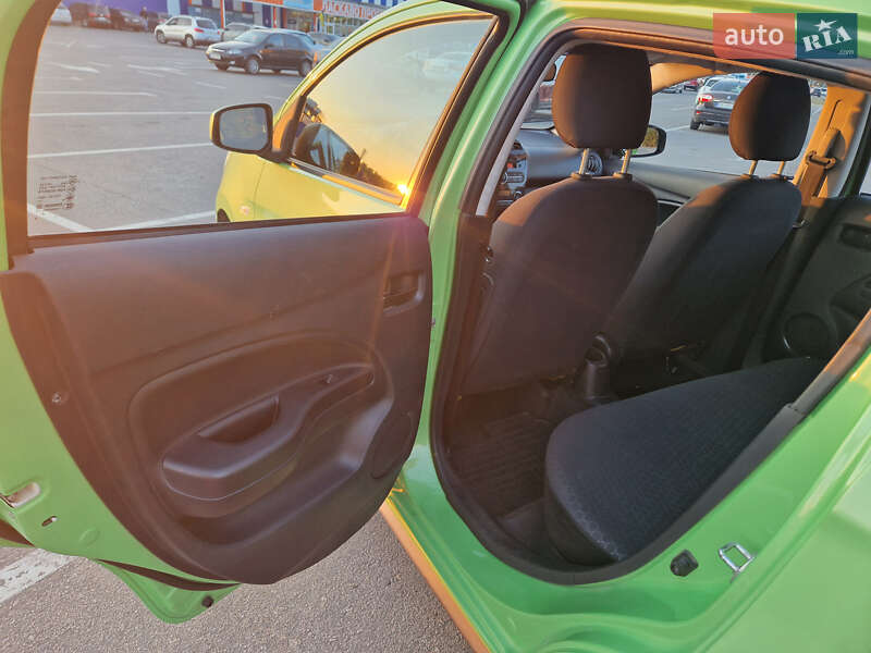 Хетчбек Mitsubishi Mirage 2014 в Кропивницькому
