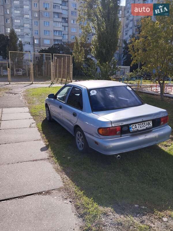 Седан Mitsubishi Mirage 1994 в Киеве