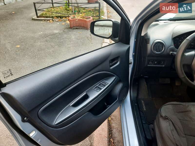 Хэтчбек Mitsubishi Mirage 2014 в Киеве