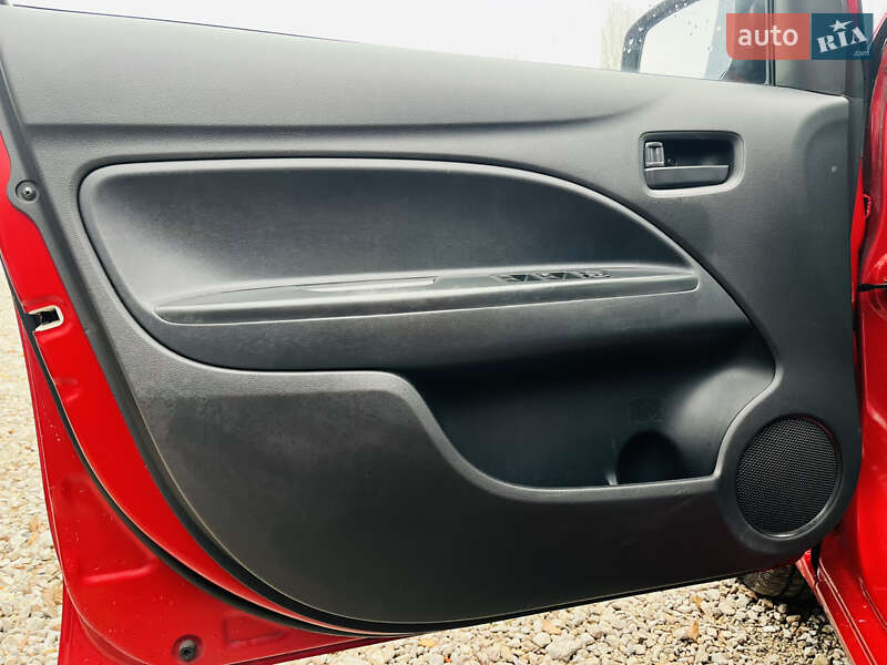 Седан Mitsubishi Mirage 2019 в Харкові