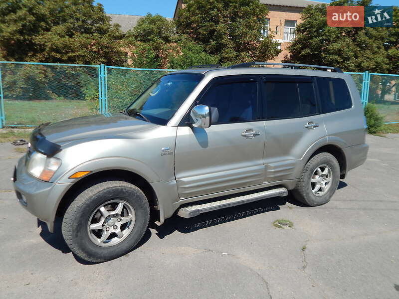 Внедорожник / Кроссовер Mitsubishi Montero 2000 в 