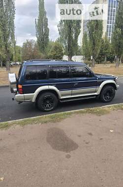 Позашляховик / Кросовер Mitsubishi Montero 1995 в Києві