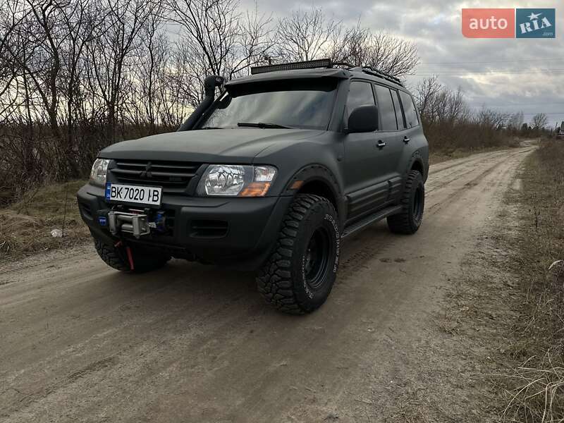 Внедорожник / Кроссовер Mitsubishi Montero 2000 в Костополе