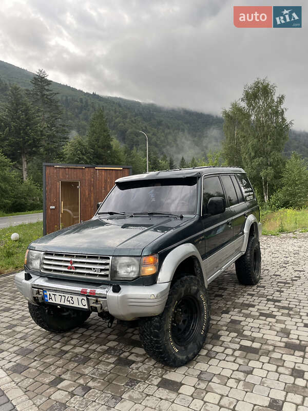 Внедорожник / Кроссовер Mitsubishi Montero 1995 в 