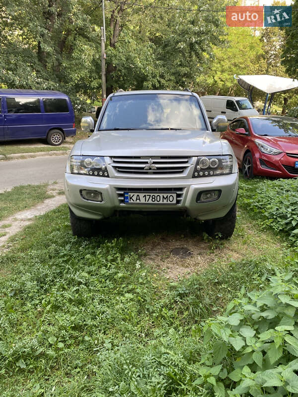 Позашляховик / Кросовер Mitsubishi Montero 2000 в 
