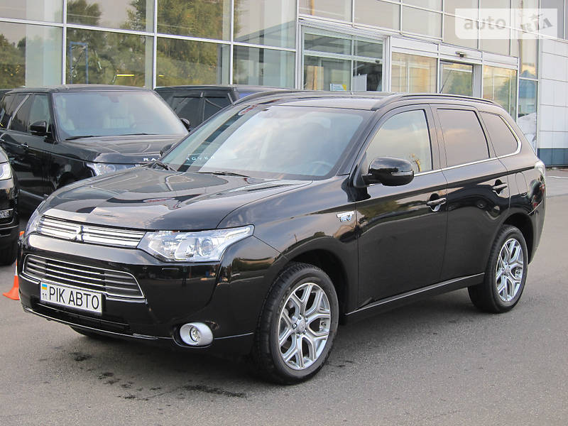 Mitsubishi Outlander PHEV 2016 года