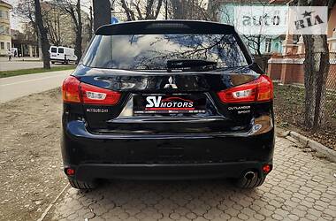 Позашляховик / Кросовер Mitsubishi Outlander Sport 2014 в 