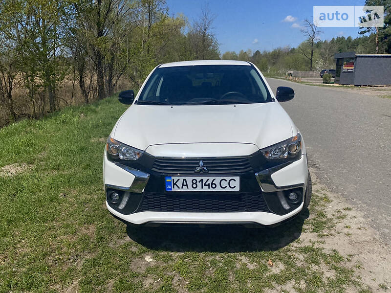 Внедорожник / Кроссовер Mitsubishi Outlander Sport 2018 в Киеве