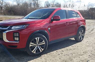 Позашляховик / Кросовер Mitsubishi Outlander Sport 2020 в 
