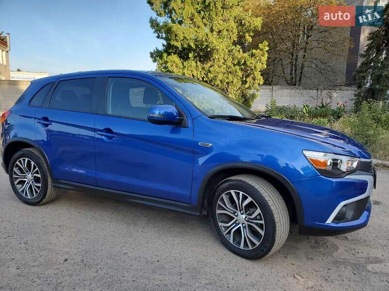 Внедорожник / Кроссовер Mitsubishi Outlander Sport 2017 в Днепре