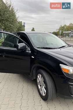 Внедорожник / Кроссовер Mitsubishi Outlander Sport 2015 в 