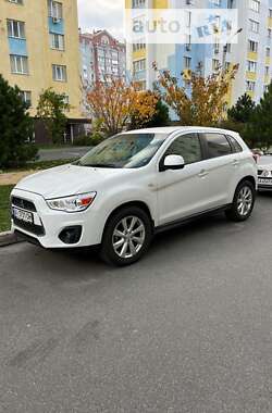 Внедорожник / Кроссовер Mitsubishi Outlander Sport 2015 в Киеве