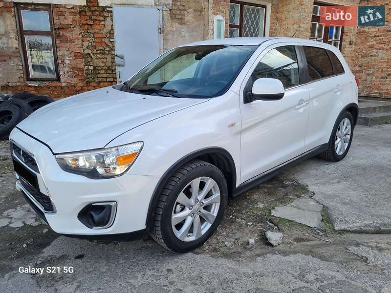 Внедорожник / Кроссовер Mitsubishi Outlander Sport 2014 в Ровно