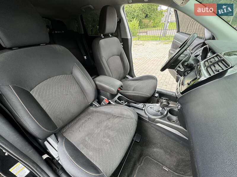 Внедорожник / Кроссовер Mitsubishi Outlander Sport 2015 в Ровно