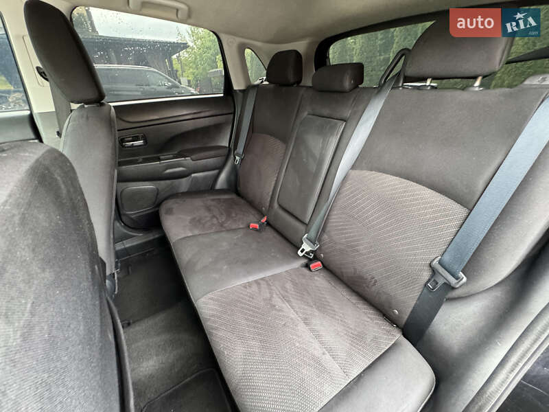Внедорожник / Кроссовер Mitsubishi Outlander Sport 2015 в Ровно