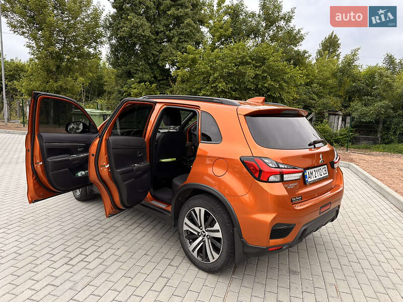 Позашляховик / Кросовер Mitsubishi Outlander Sport 2019 в Житомирі