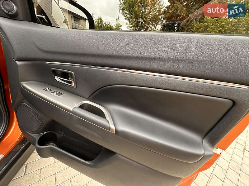 Позашляховик / Кросовер Mitsubishi Outlander Sport 2019 в Житомирі