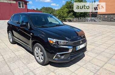 Позашляховик / Кросовер Mitsubishi Outlander Sport 2015 в Києві