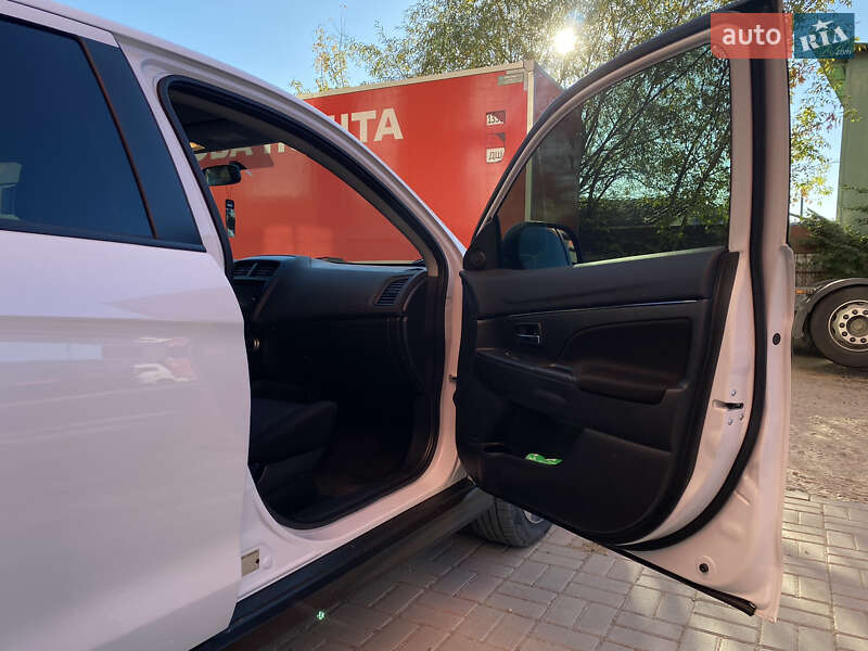 Позашляховик / Кросовер Mitsubishi Outlander Sport 2020 в Івано-Франківську
