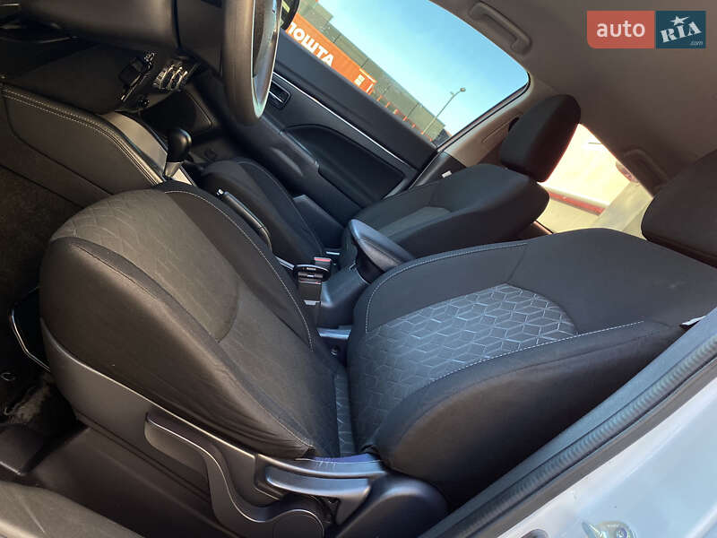 Позашляховик / Кросовер Mitsubishi Outlander Sport 2020 в Івано-Франківську