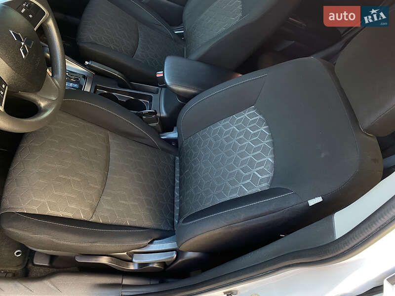 Позашляховик / Кросовер Mitsubishi Outlander Sport 2020 в Івано-Франківську