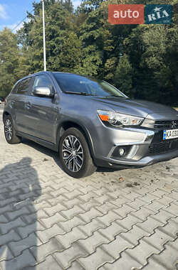 Позашляховик / Кросовер Mitsubishi Outlander Sport 2017 в Києві