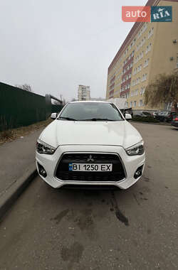 Внедорожник / Кроссовер Mitsubishi Outlander Sport 2015 в Полтаве