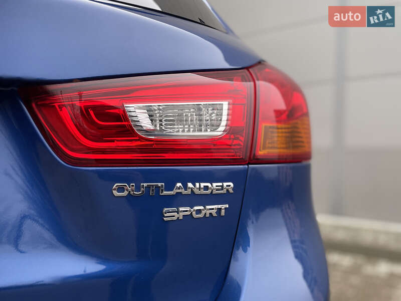 Внедорожник / Кроссовер Mitsubishi Outlander Sport 2015 в Киеве