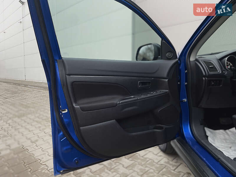 Внедорожник / Кроссовер Mitsubishi Outlander Sport 2015 в Киеве