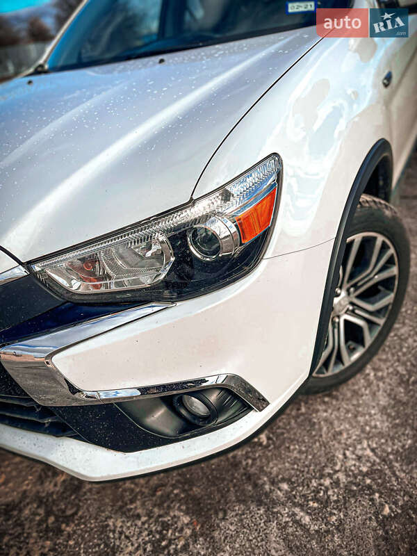 Позашляховик / Кросовер Mitsubishi Outlander Sport 2016 в Херсоні