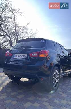 Позашляховик / Кросовер Mitsubishi Outlander Sport 2016 в Києві