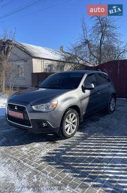Позашляховик / Кросовер Mitsubishi Outlander Sport 2013 в 