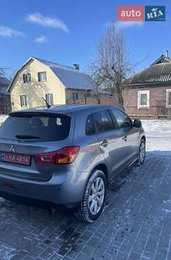 Позашляховик / Кросовер Mitsubishi Outlander Sport 2013 в 