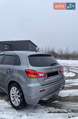 Позашляховик / Кросовер Mitsubishi Outlander Sport 2011 в 
