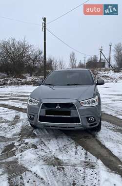 Позашляховик / Кросовер Mitsubishi Outlander Sport 2011 в 