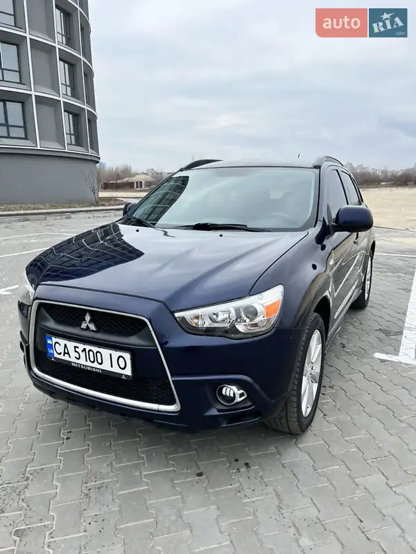 Внедорожник / Кроссовер Mitsubishi Outlander Sport 2012 в 