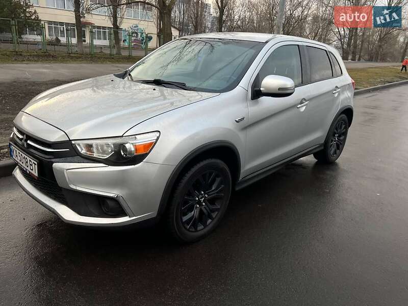Внедорожник / Кроссовер Mitsubishi Outlander Sport 2018 в Киеве