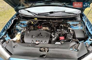 Внедорожник / Кроссовер Mitsubishi Outlander Sport 2013 в 